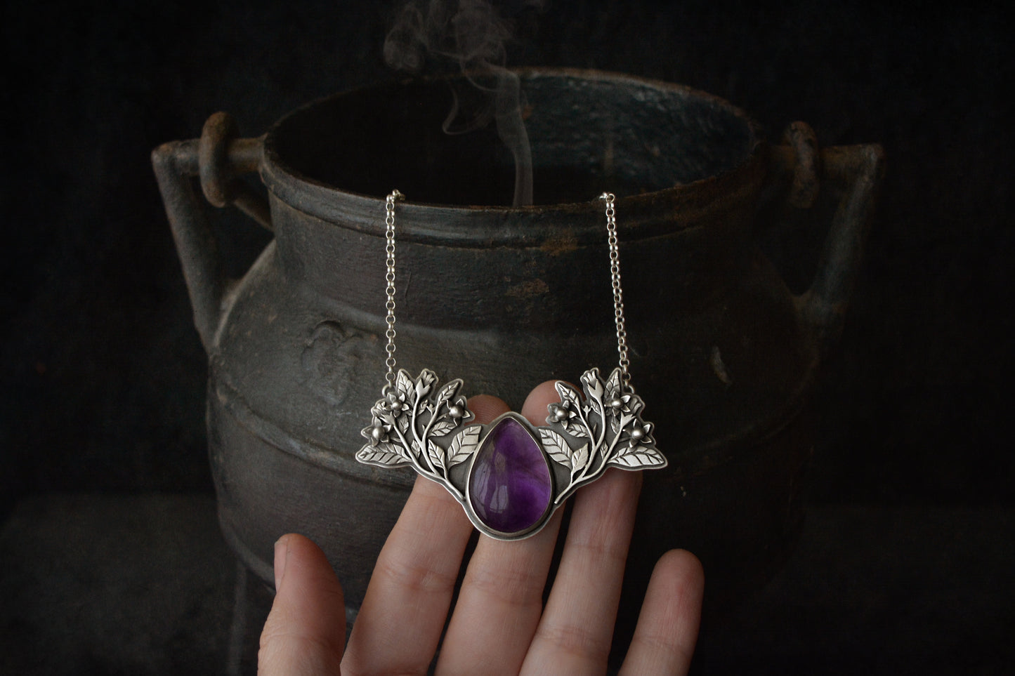 Belladona necklace with amethyst