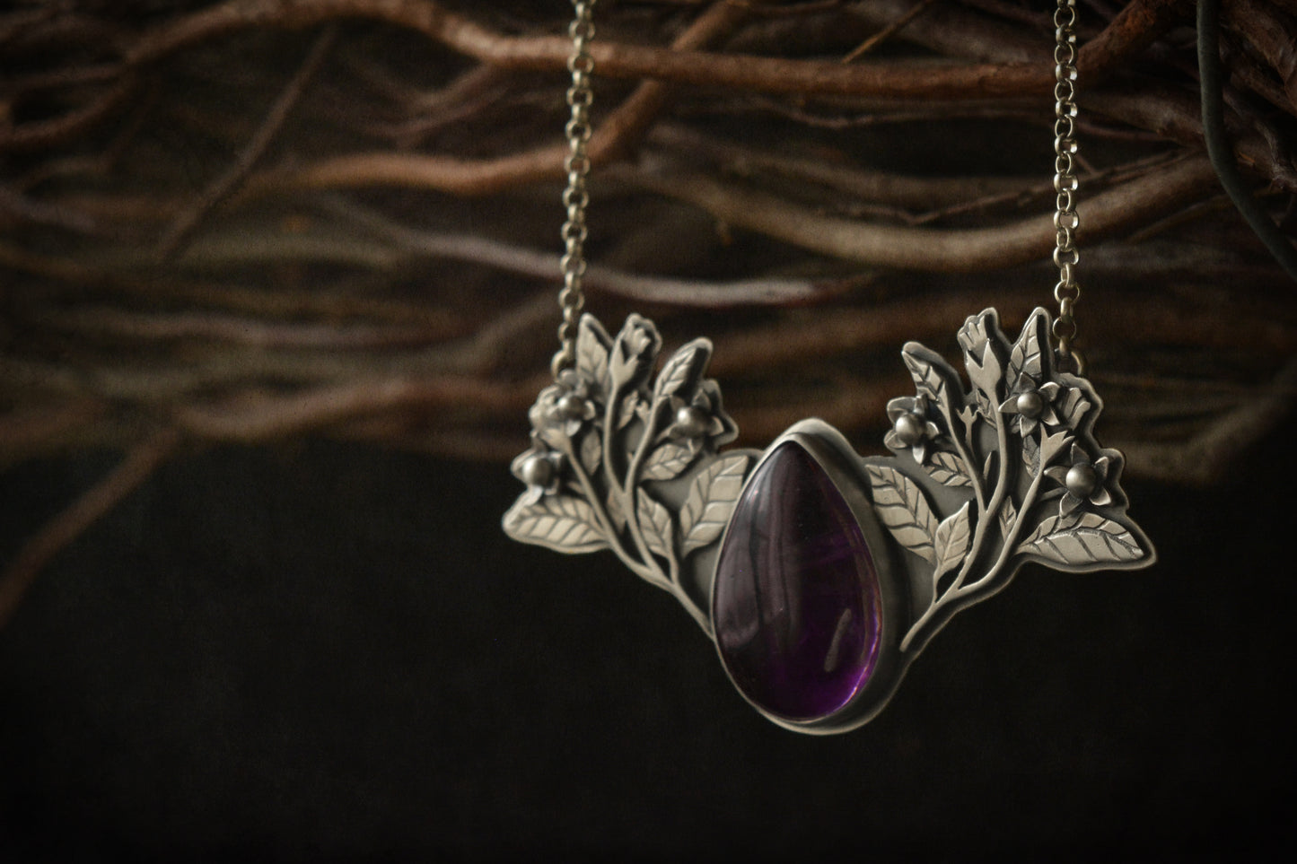 Belladona necklace with amethyst