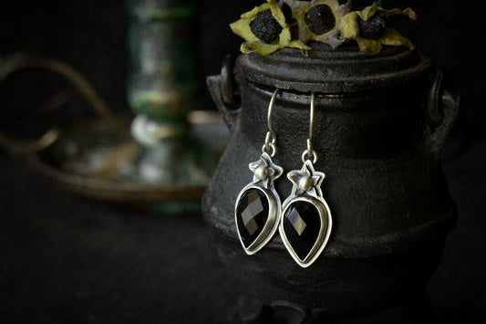 Belladona earrings with faceted onyx